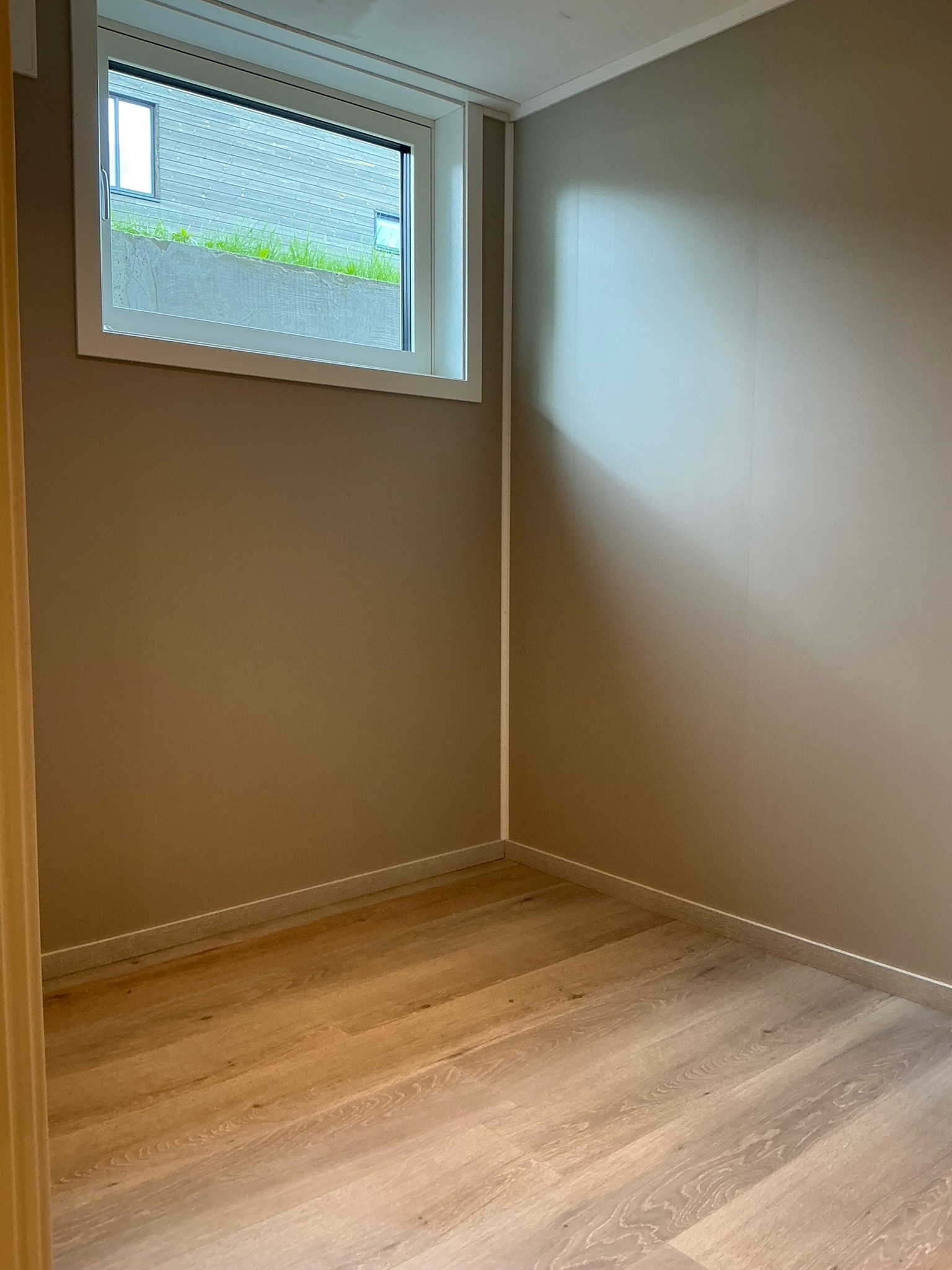 Soverom H4 på ca 8 m2 med plass til pult under vindu
